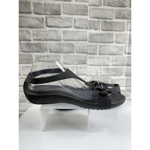 Crocs Serena Women's Size 11 Black T Strap Floral Embellish Bach Summer Sandals - Picture 3 of 12